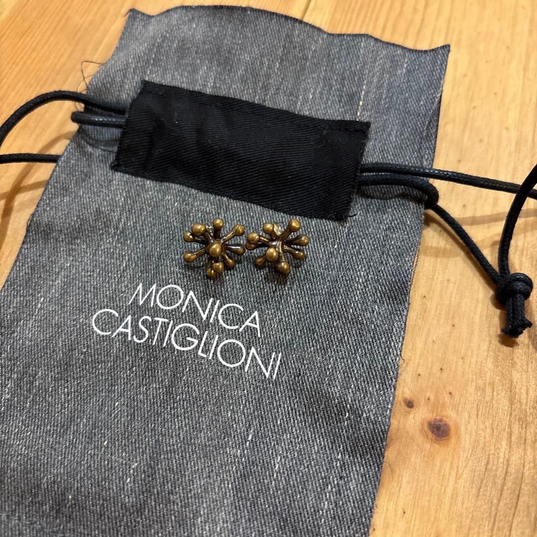 モニカカスティリオーニ　ピアス