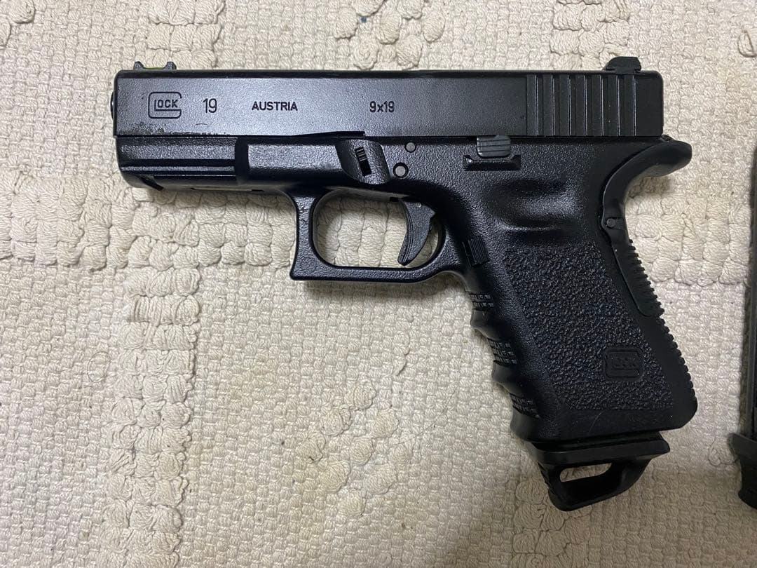 グロック19 9ミリピストル ホルスター 予備マガジン付き 東京マルイ　ガスブロ