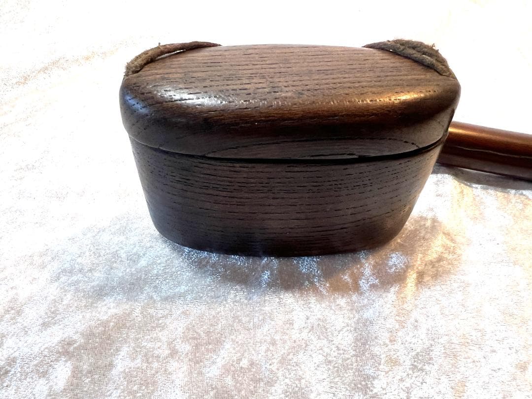 煙草入れ　木製　煙管入れと煙草入れと緒締め付き　煙管入れは竹製　緒締めは骨