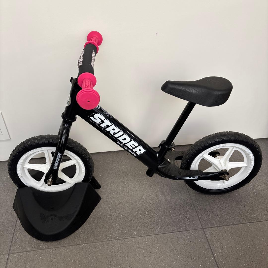 【ムラサキスポーツ限定】STRIDER 12 PRO バランスバイク黒スタンド付