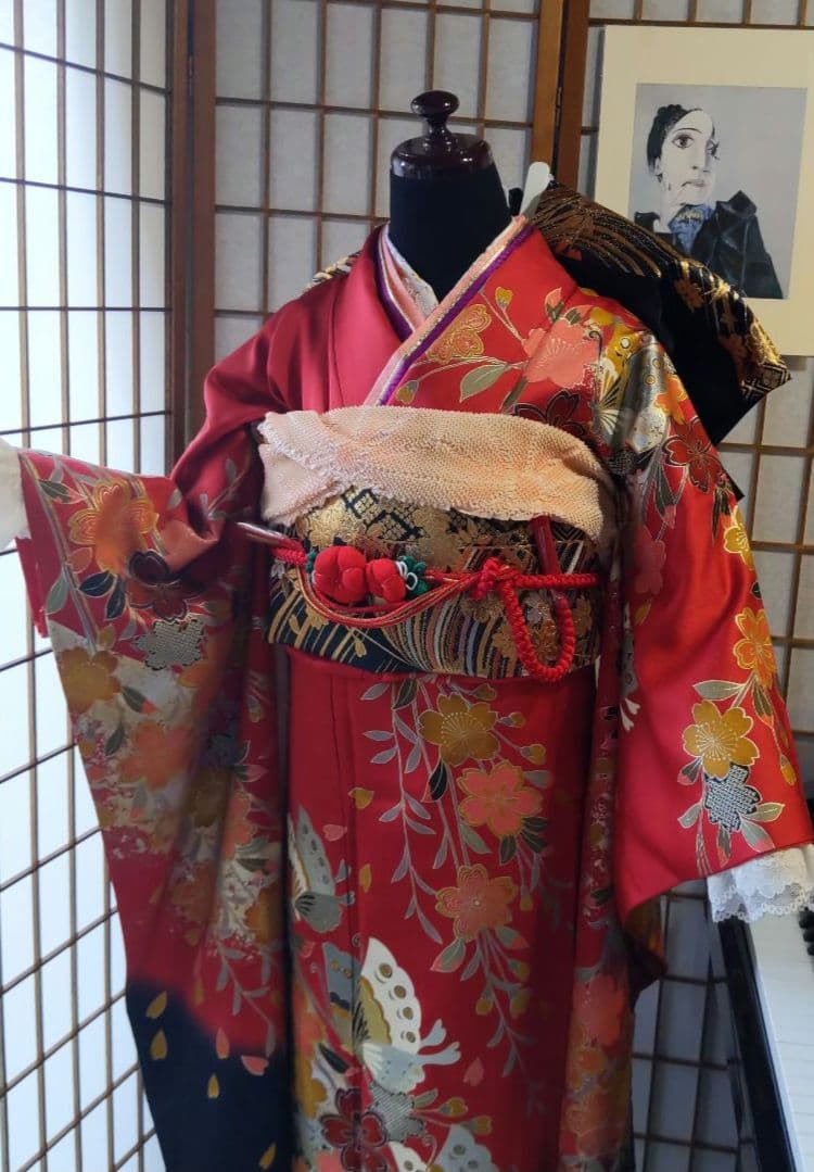 404赤黒　舞蝶　正絹振袖6点フルセット　成人式卒業式晴れの日コンサート式典