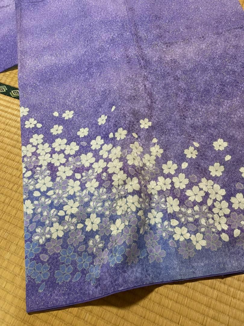 桜模様の振袖（紫）（ラベンダー）