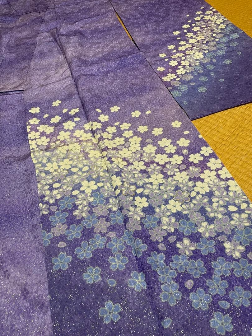 桜模様の振袖（紫）（ラベンダー）