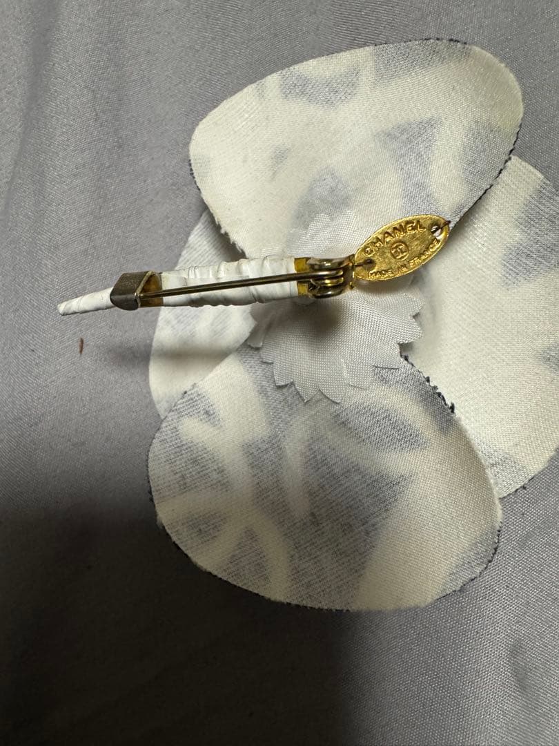 CHANEL コサージュ 黒と白 デザイン