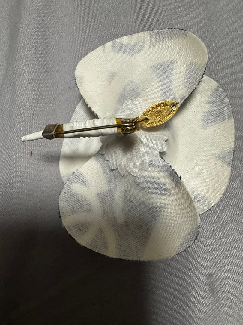 CHANEL コサージュ 黒と白 デザイン