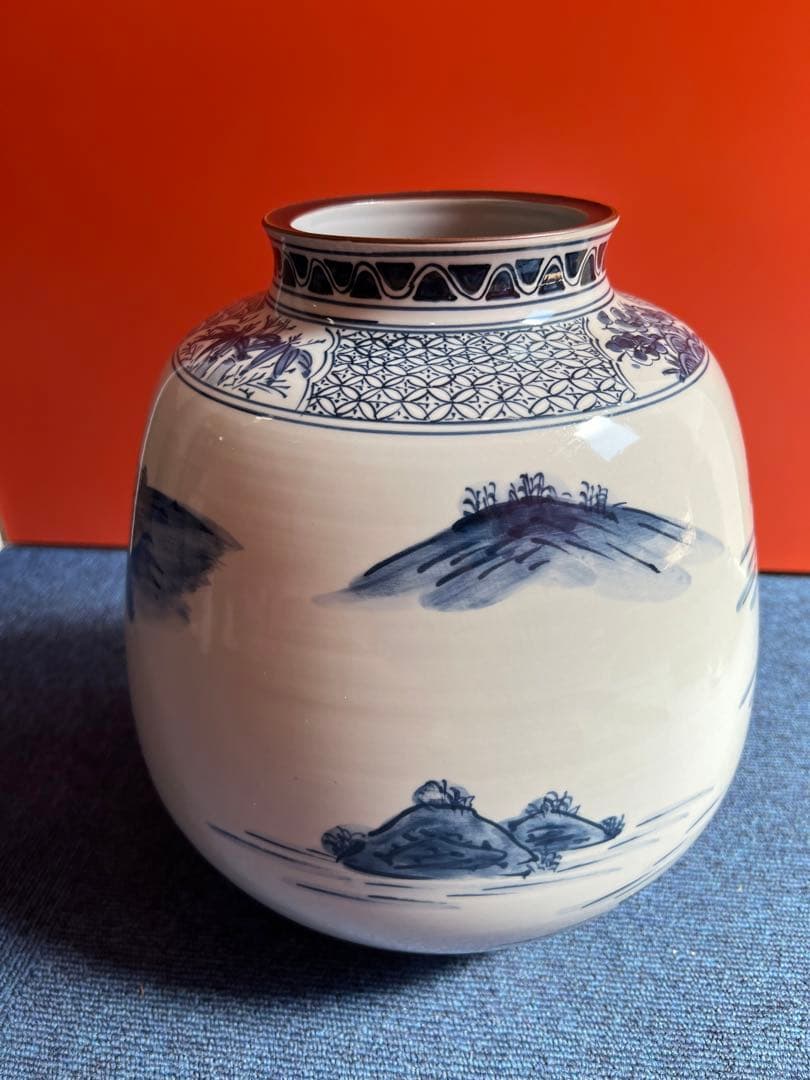 877 珍品　希少　九谷万象　山水人物図案染付花瓶