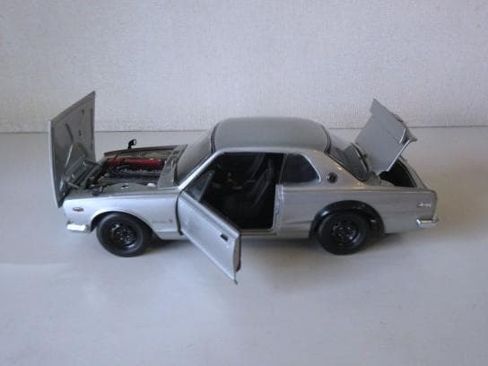 特価 京商 (1/18) 日産 スカイライン GT-R(KPGC10)