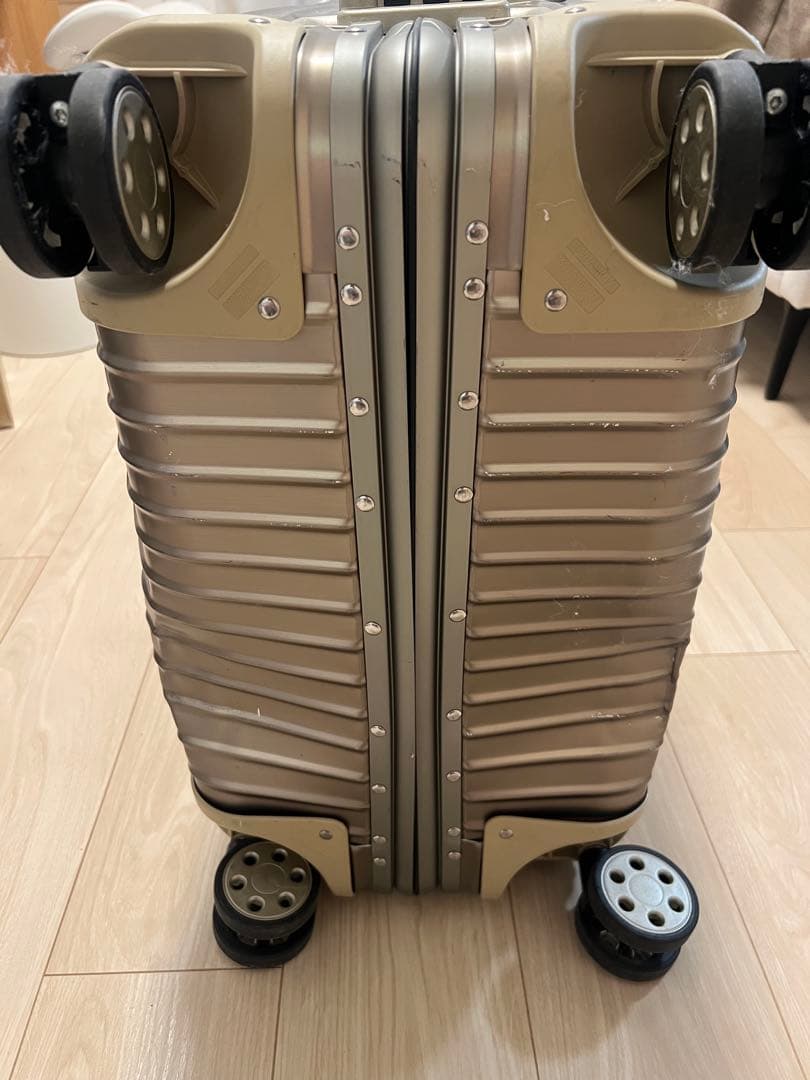 リモワ　トパーズ　ゴールド　82L