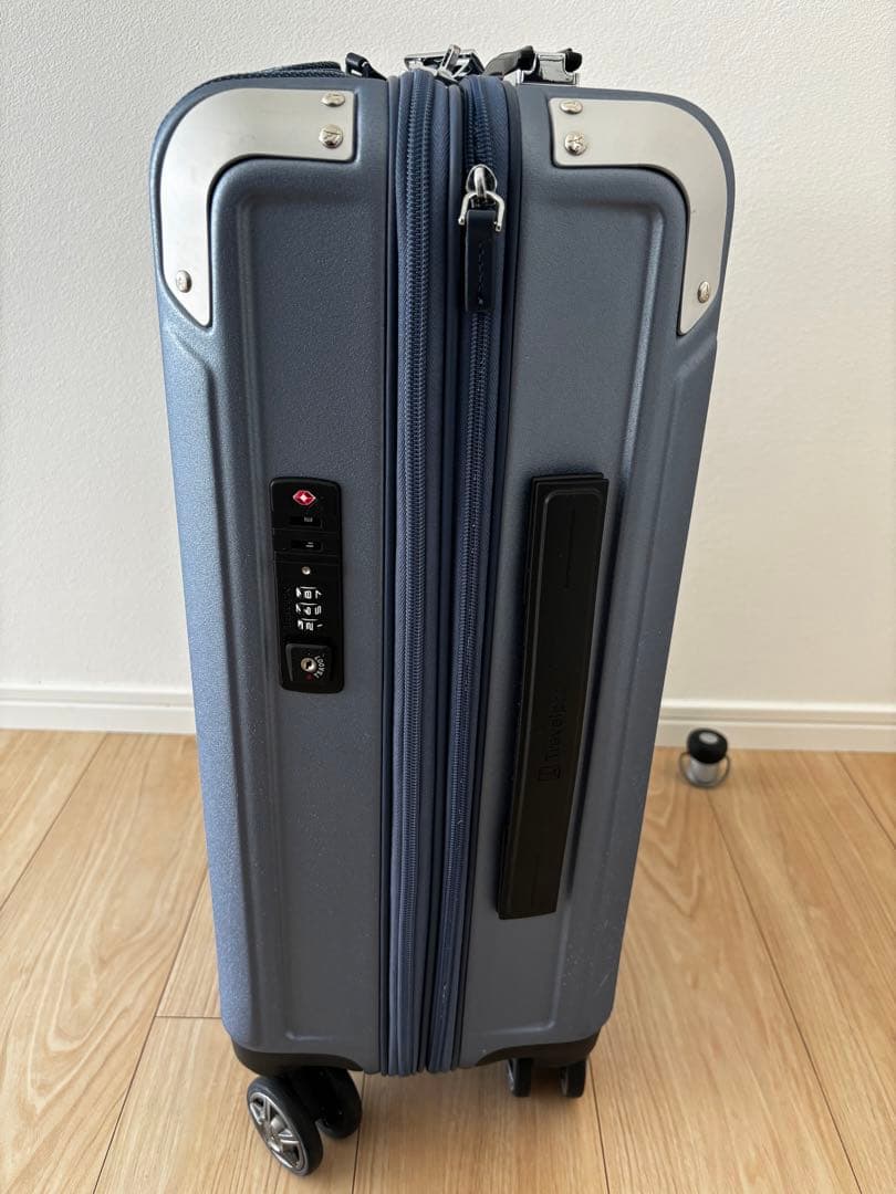バッグ Travelpro PlatinumEliteHardside Carry-On