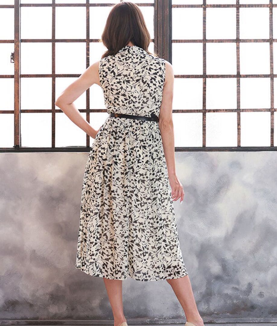 美品　銀座クチュール　ノースリーブ花柄ドレス・ウエストベルト付き