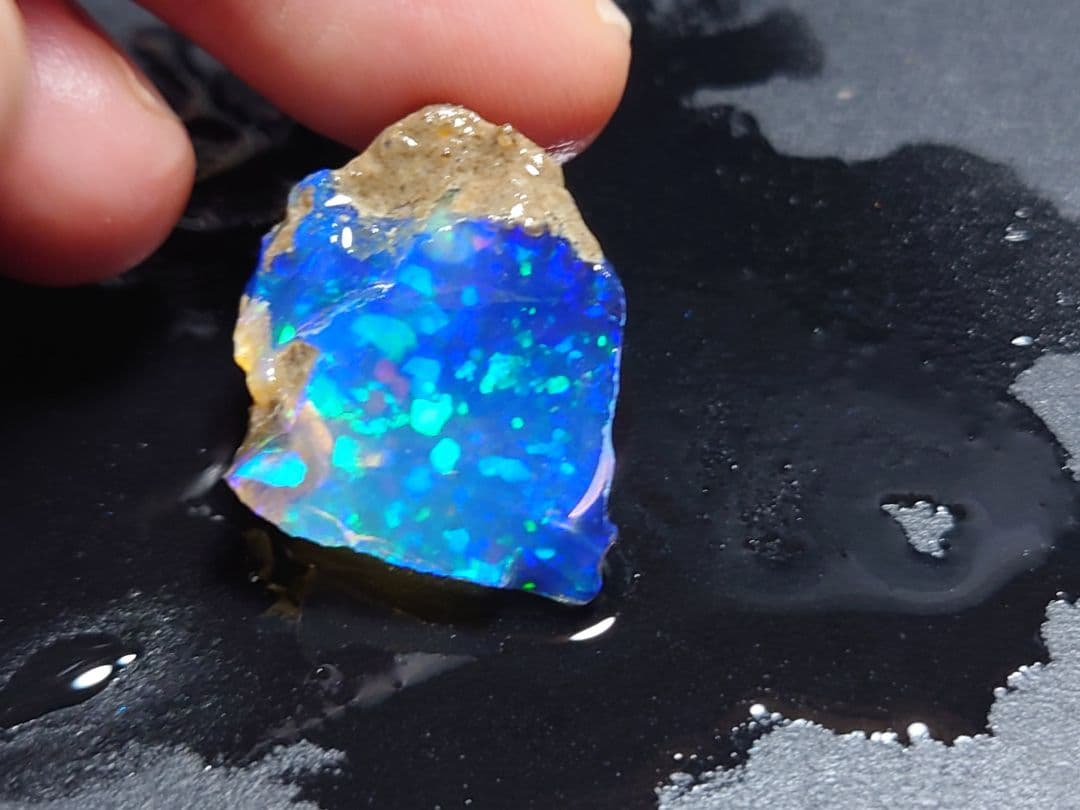 エチオピアウェロ産　チョーク　オパール　　原石　鉱物標本　星空のような