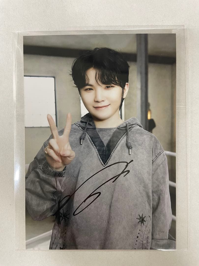 ウジ　サイン入り写真