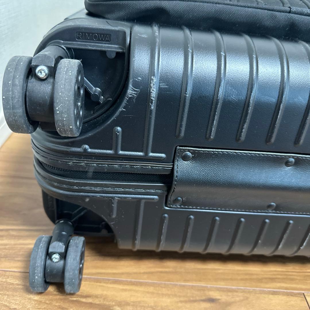 RIMOWA ESSENTIAL SLEEVEコンパクト　黒 スーツケース