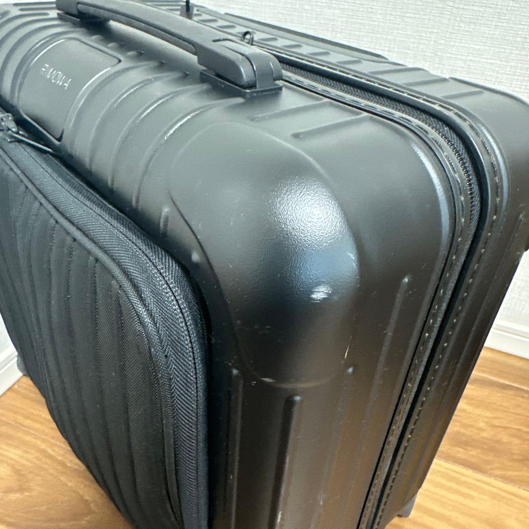RIMOWA ESSENTIAL SLEEVEコンパクト　黒 スーツケース