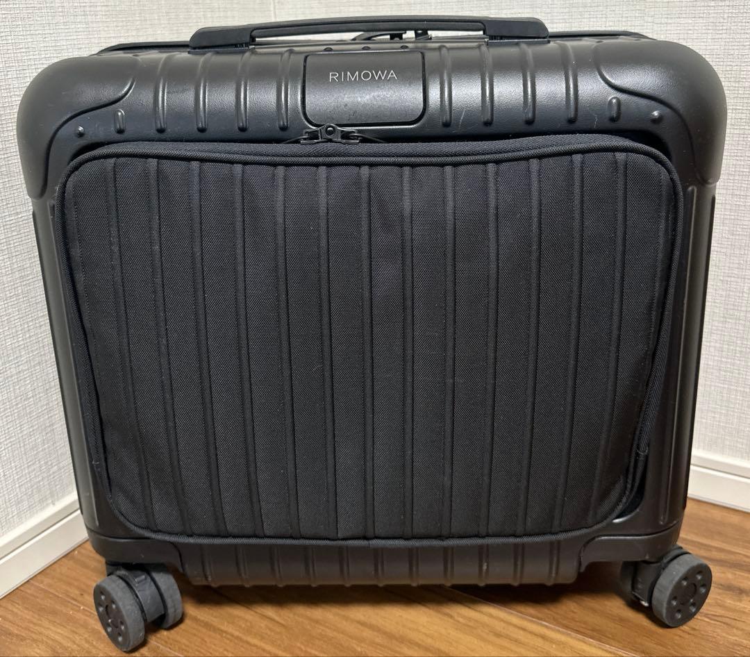 RIMOWA ESSENTIAL SLEEVEコンパクト　黒 スーツケース