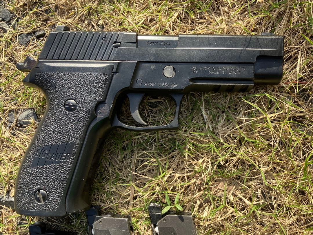 東京マルイ製ガスブローバックハンドガン　P226 中古　マガジン3本