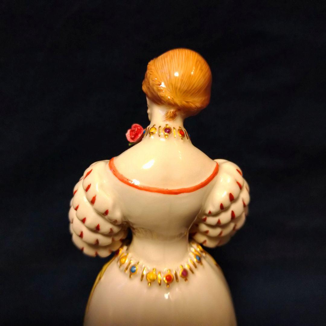マイセン(Meissen)フィギュリン『薔薇を持つ女性』