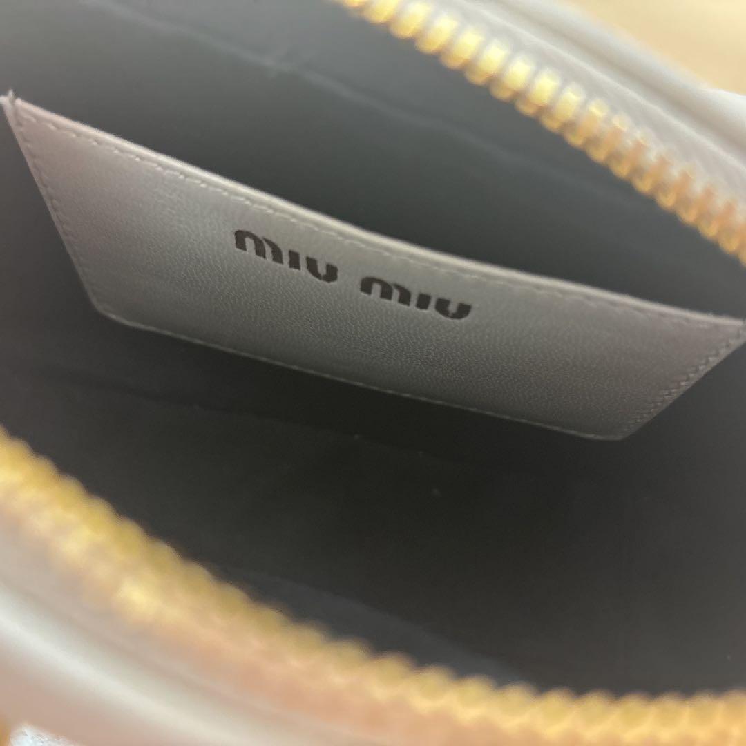 MIU MIU マテラッセショルダーバッグ チェーン付き