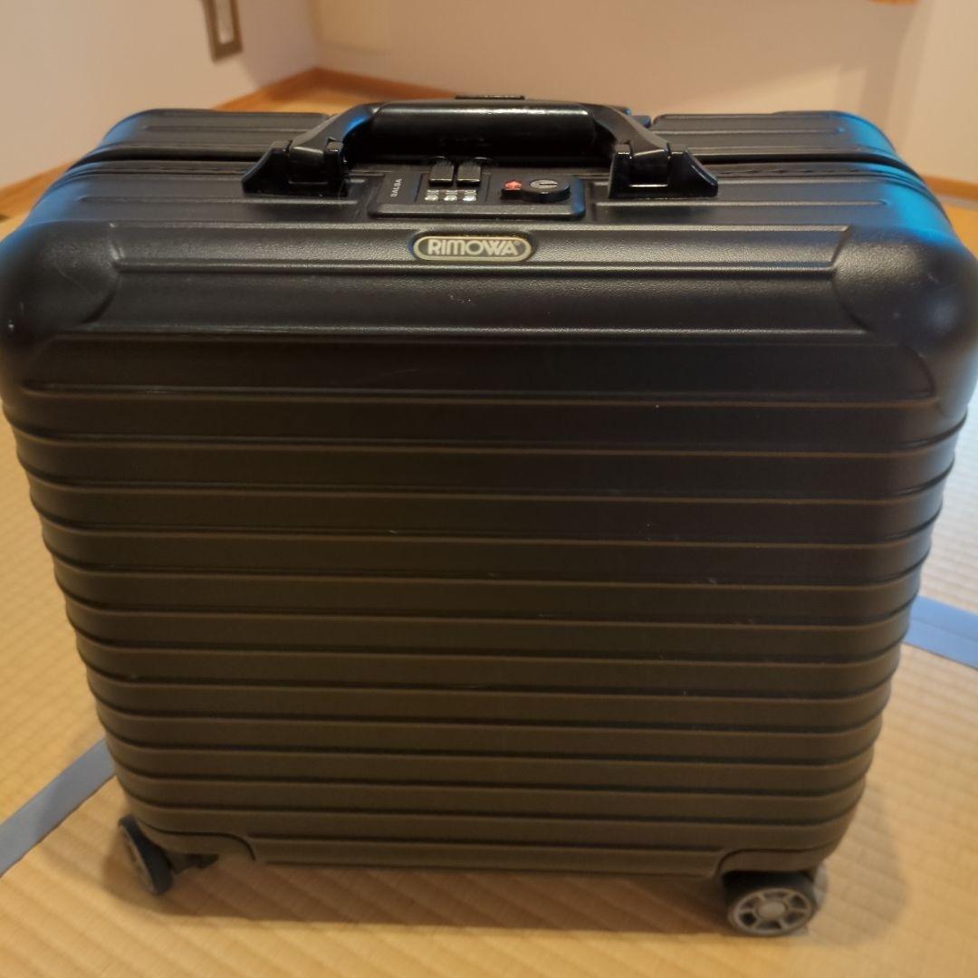 リモワ 機内持ち込み可 4輪 ビジネストロリー 23L マットブラック