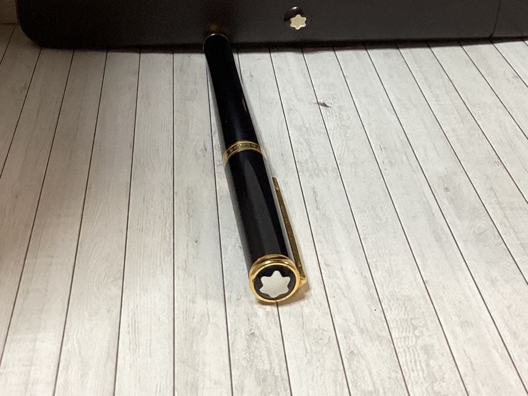 美品モンブランMontblanc 万年筆 黒　スタンダード本物