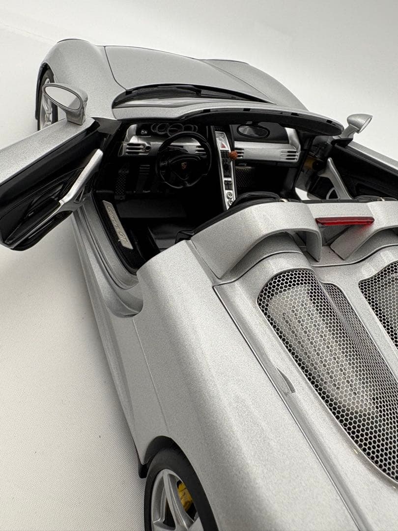 AUTO art Porsche Carrera GT ミニカー 1/18
