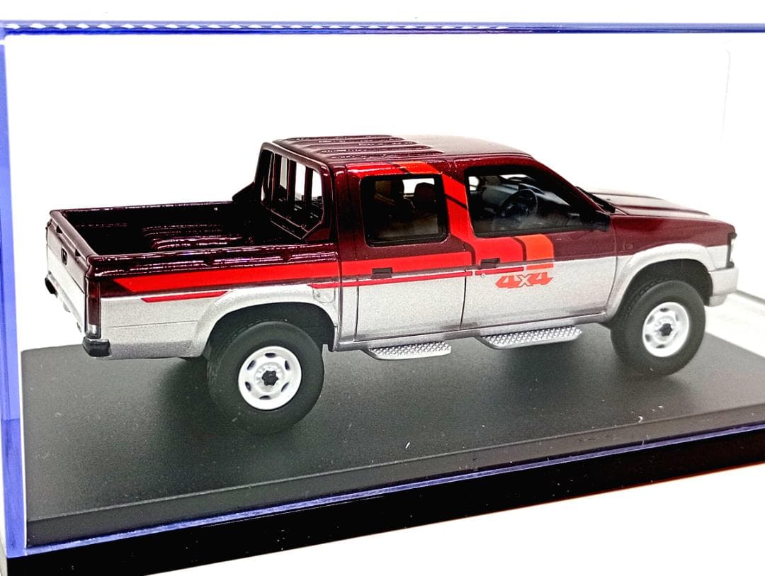 1/43 日産ダットサン 4WD ダブルキャブAD 1985 レッドM/シルバー