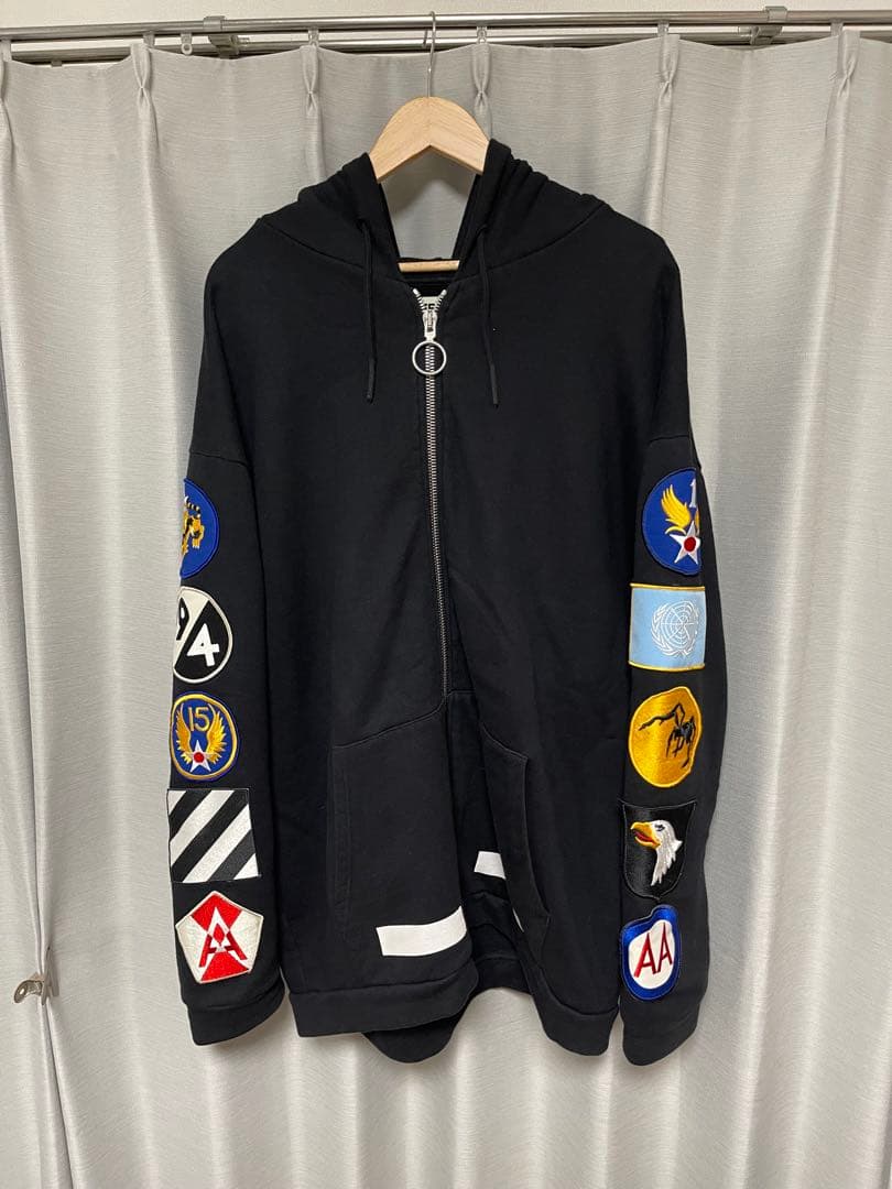 off-white ワッペン付ジップパーカー【黒】