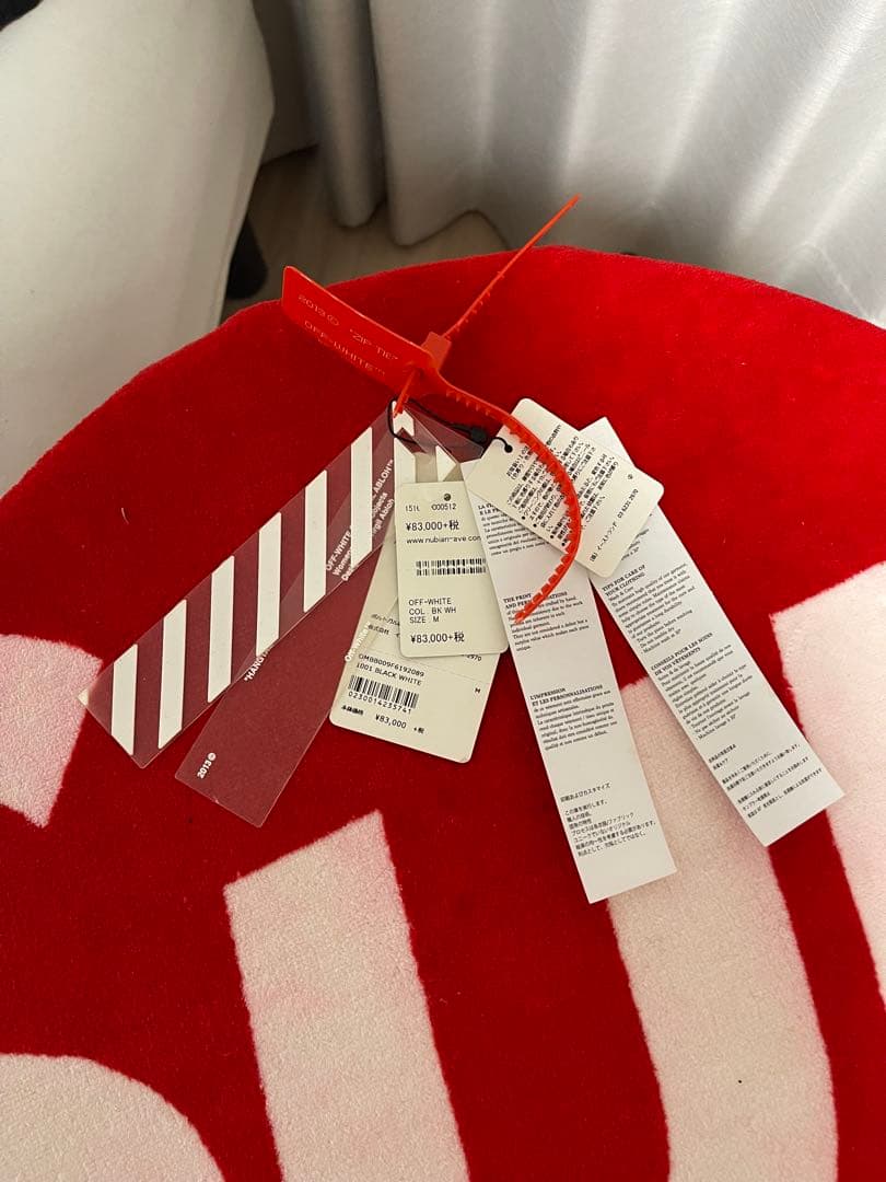 off-white ワッペン付ジップパーカー【黒】