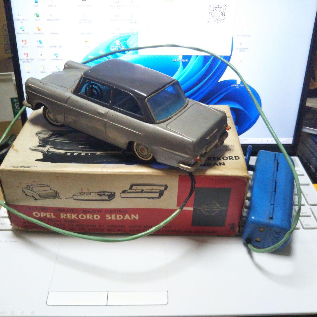 マ*ン様 オペル・レコード　セダン ブリキ　リモコンカー 　旧バンダイ　箱付き