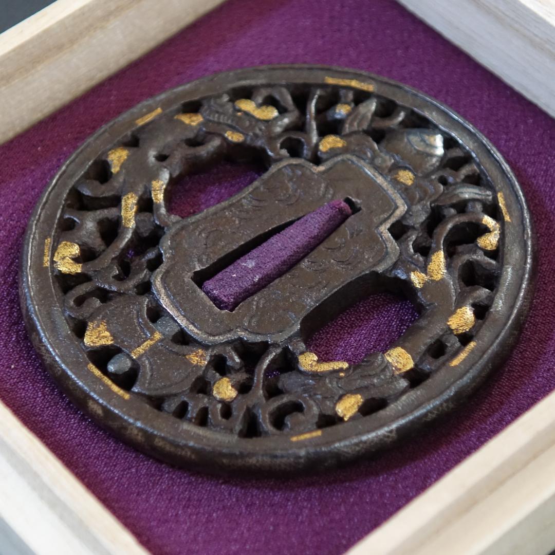 【 宝珠双龍唐草透鐔 無銘 南蛮 】(鑑定書有) 鍔 鐔 刀装具 武具 骨董