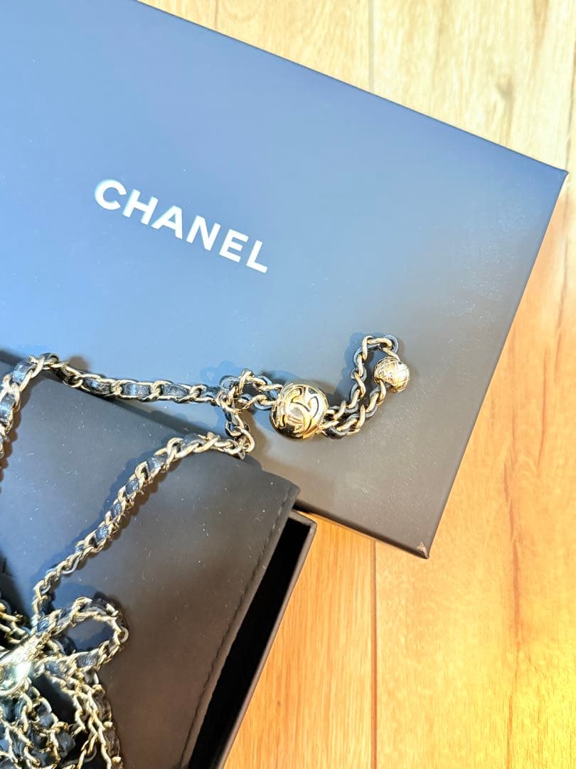 CHANEL iPhone16Proケース ブラック　キャビアスキン