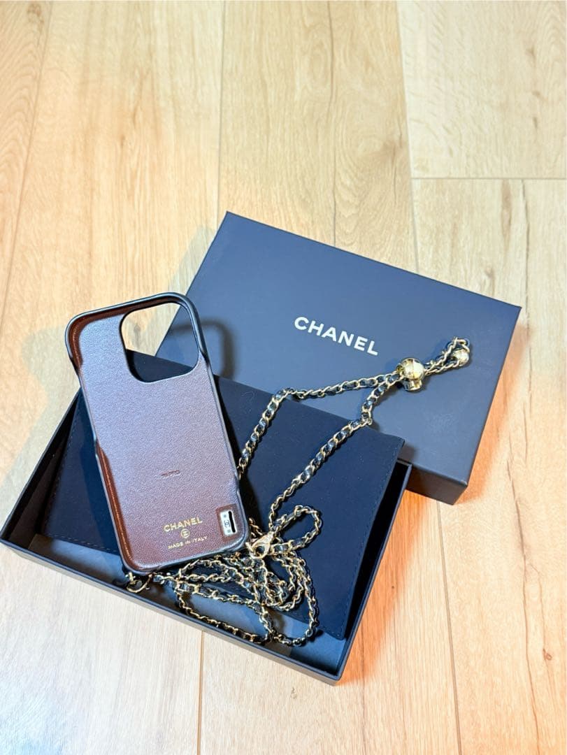 CHANEL iPhone16Proケース ブラック　キャビアスキン