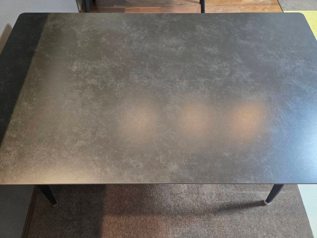 セラミックダイニングテーブル　4人掛け　135cm　耐熱　ダークグレー