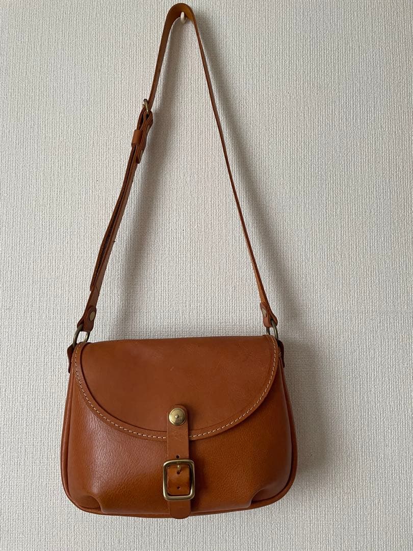 HERZ ソフトショルダーバッグ　ドイツホック留めCK-20 キャメル