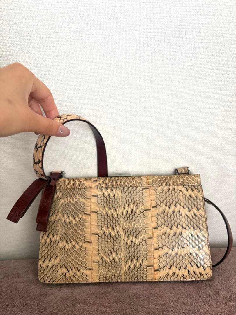 MIUMIU ヘビ革ショルダーバッグ