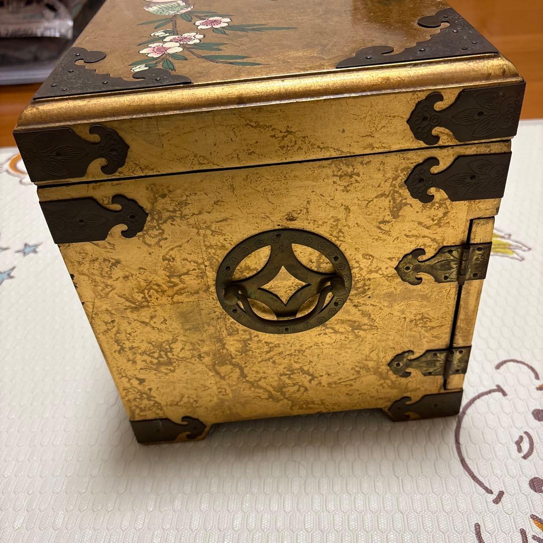 漆塗り金色箱 花鳥文様