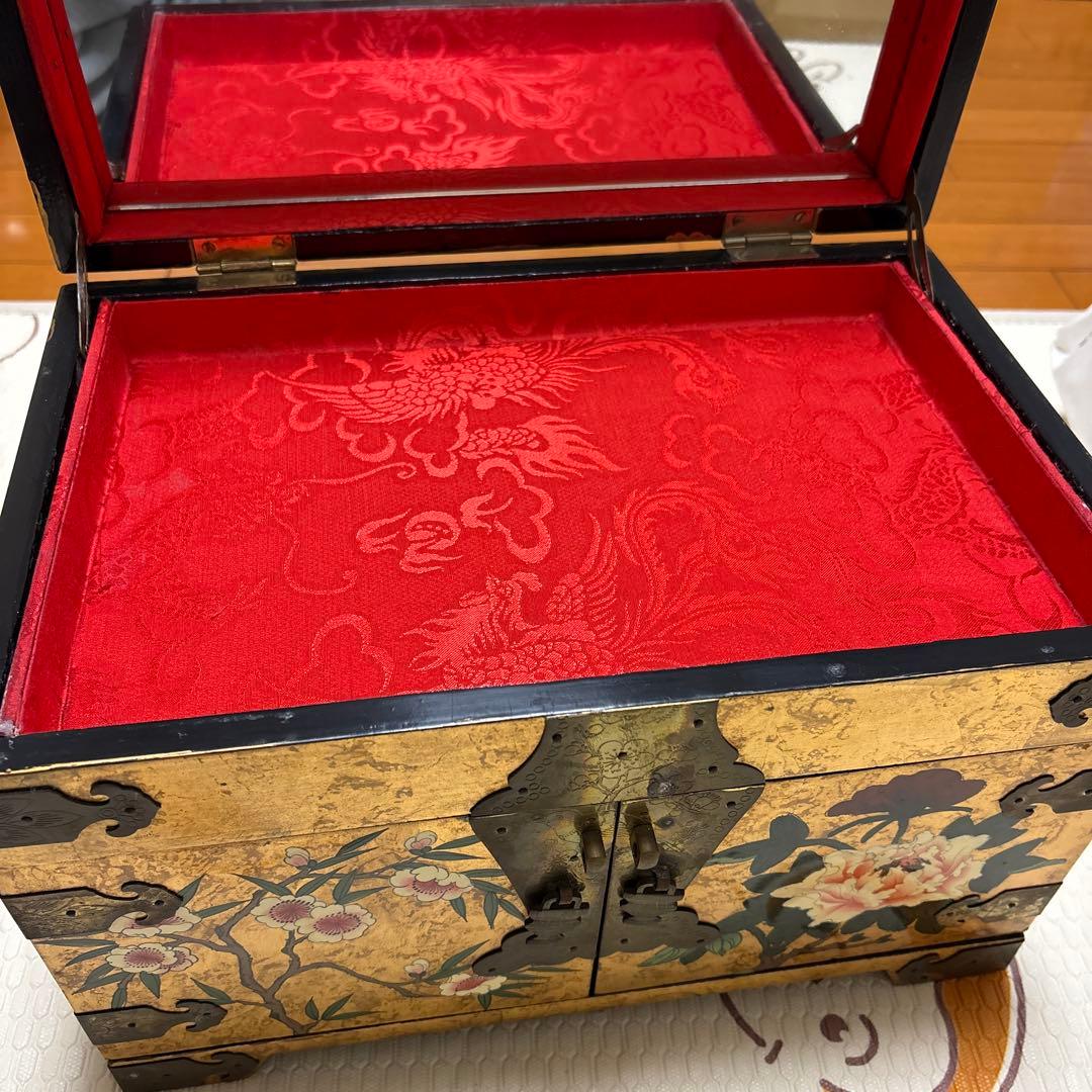 漆塗り金色箱 花鳥文様