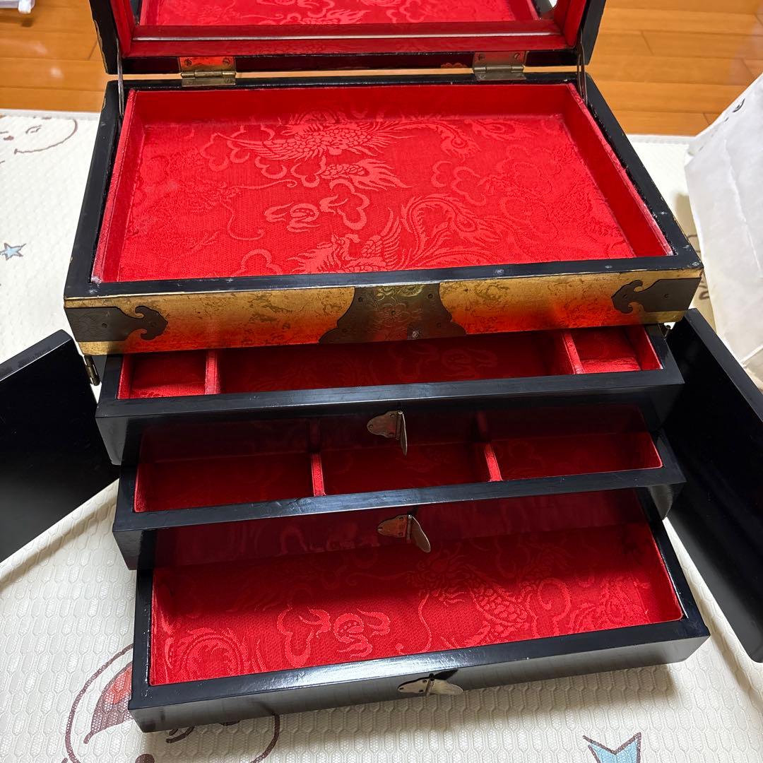 漆塗り金色箱 花鳥文様