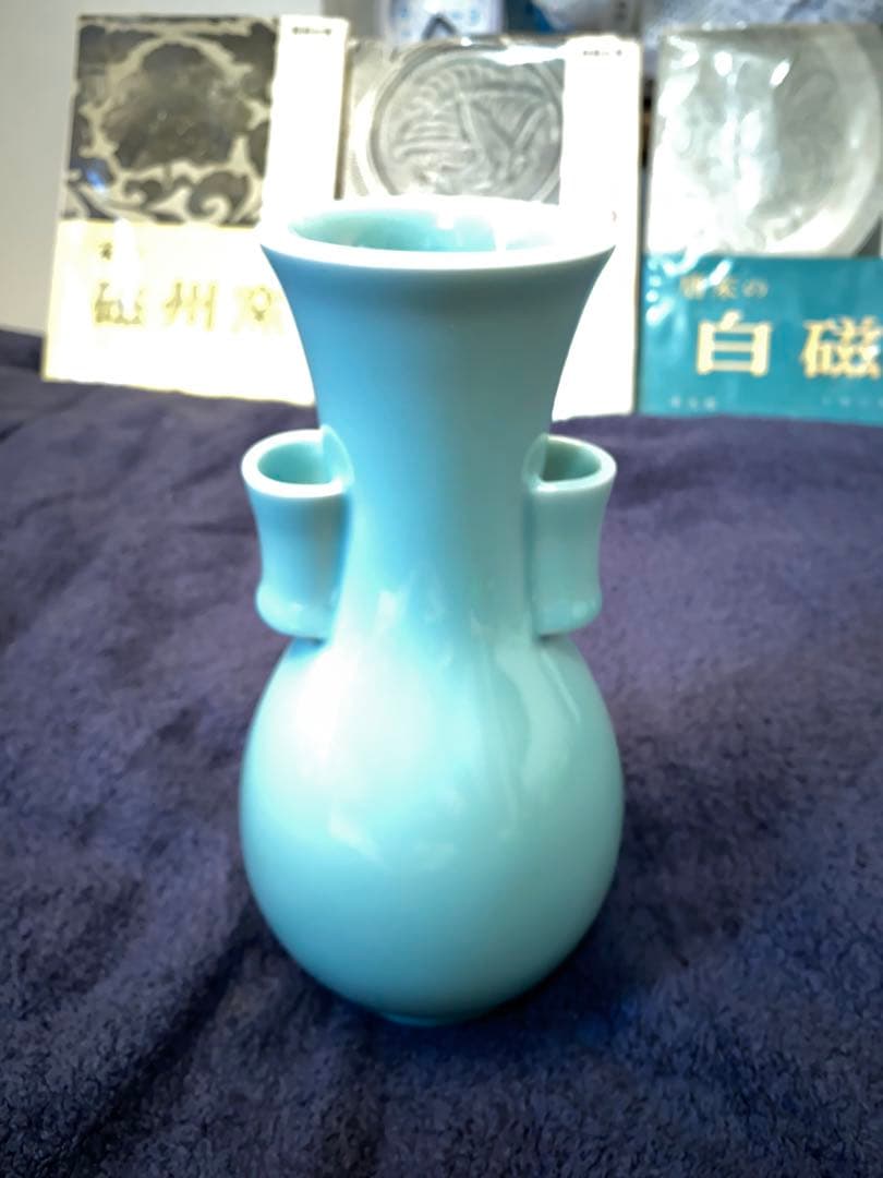 青瓷双耳花瓶、
