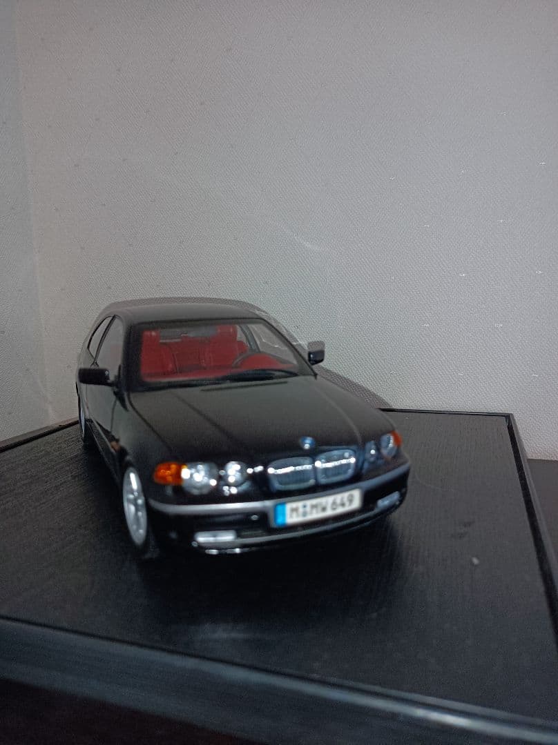 BMW e46 325ti 1/18ミニカー
