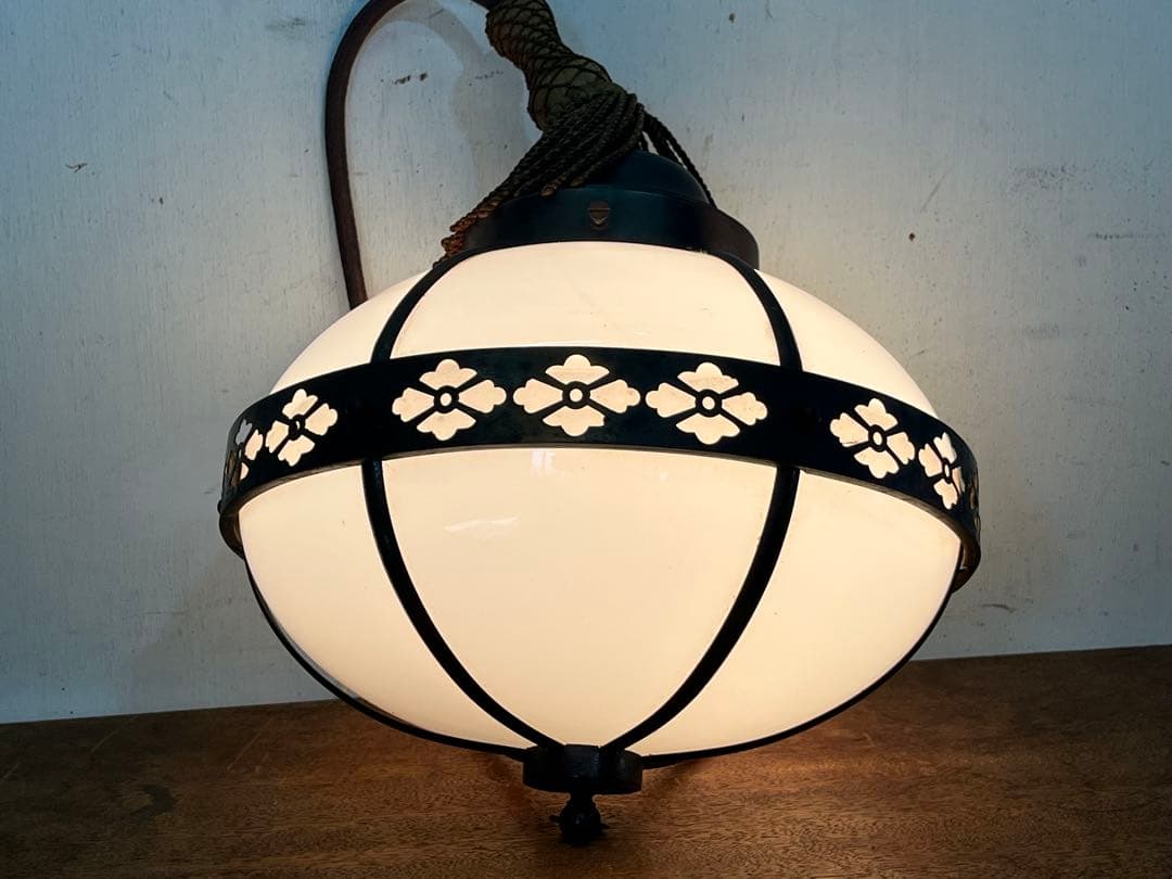 り*ん様 アンティーク白いガラスシェードの照明器具 天井照明 ペンダントライト