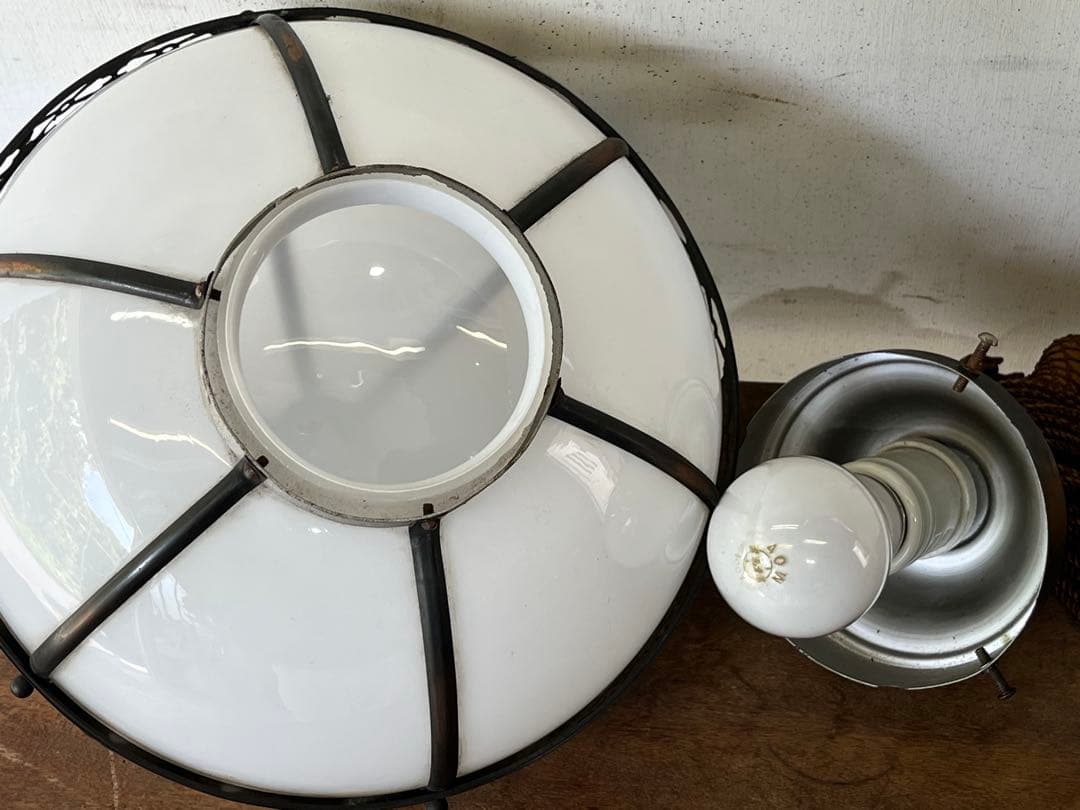 り*ん様 アンティーク白いガラスシェードの照明器具 天井照明 ペンダントライト