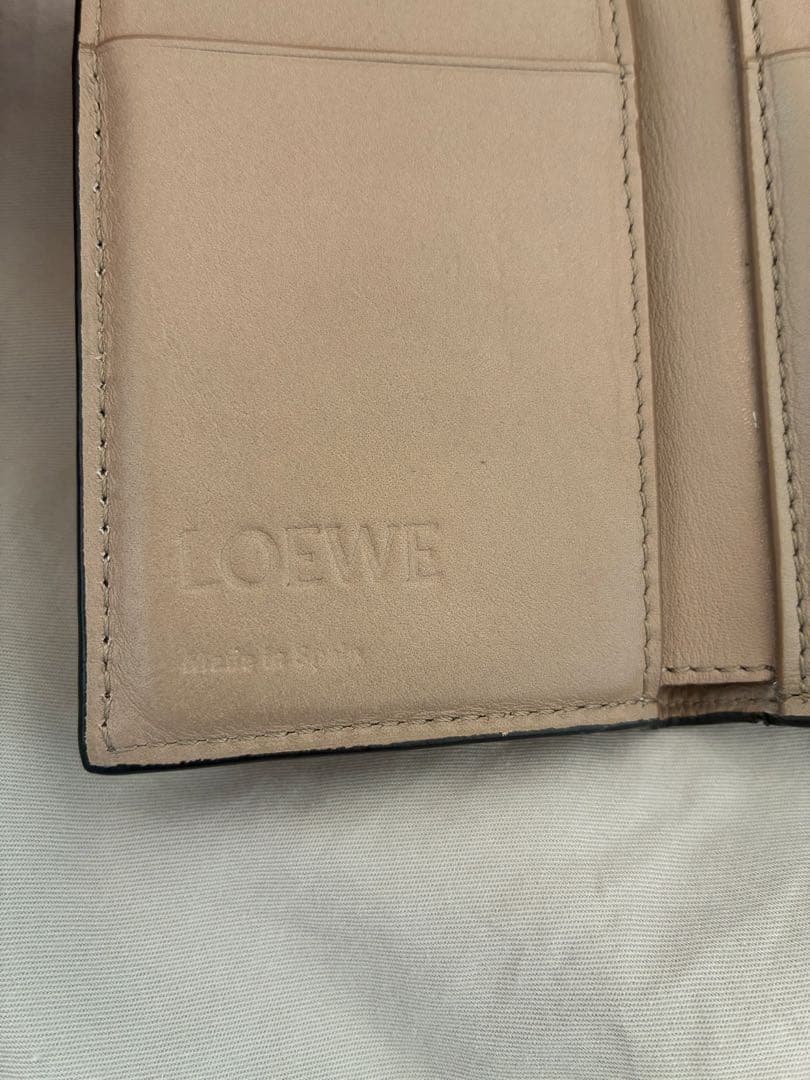 ロエベ　三つ折り財布　トライフォールドウォレット　サンド　ベージュ　アナグラ