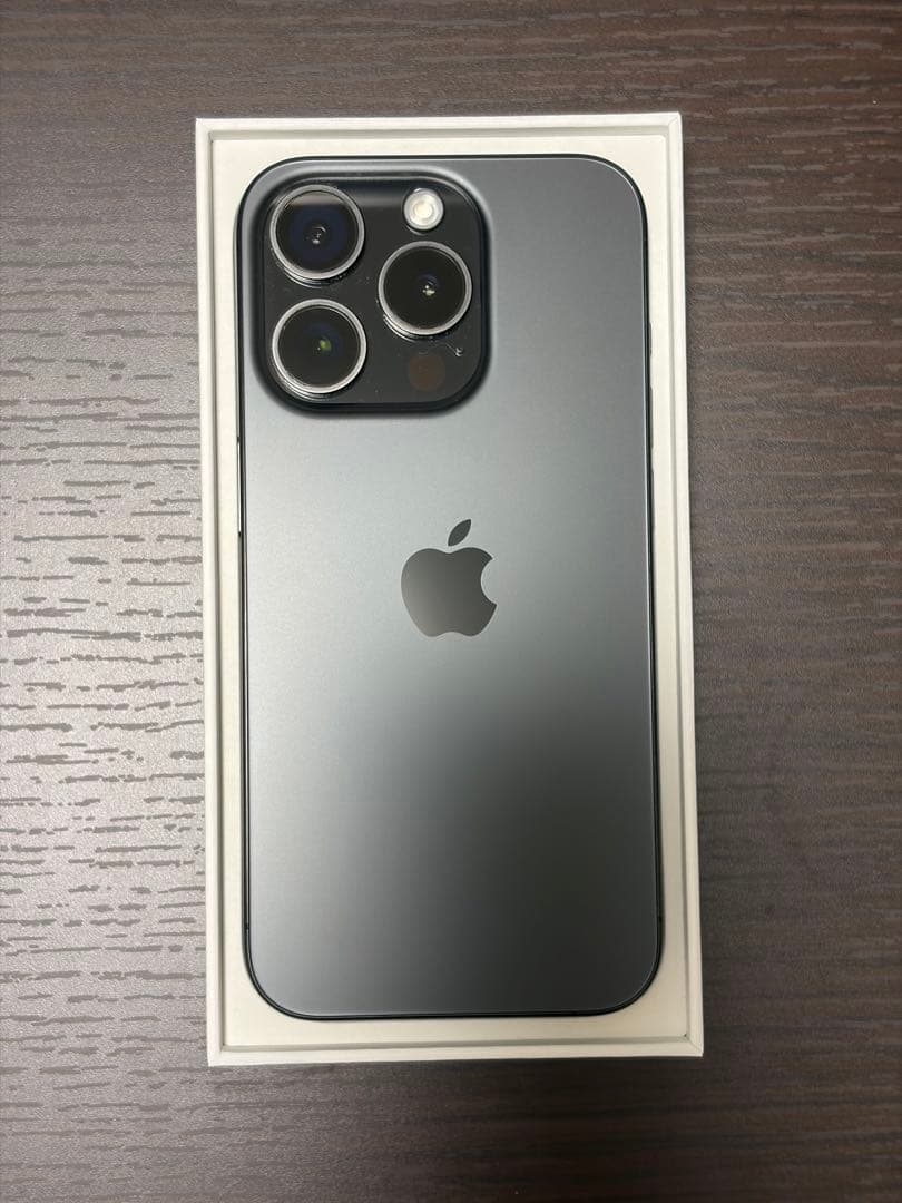 Apple iPhone 15 Pro ブラックチタニウム256GB 本体