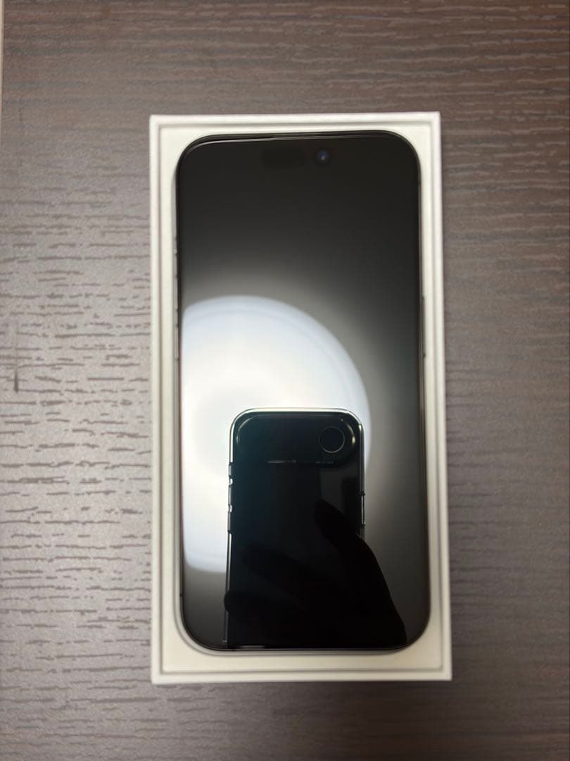 Apple iPhone 15 Pro ブラックチタニウム256GB 本体