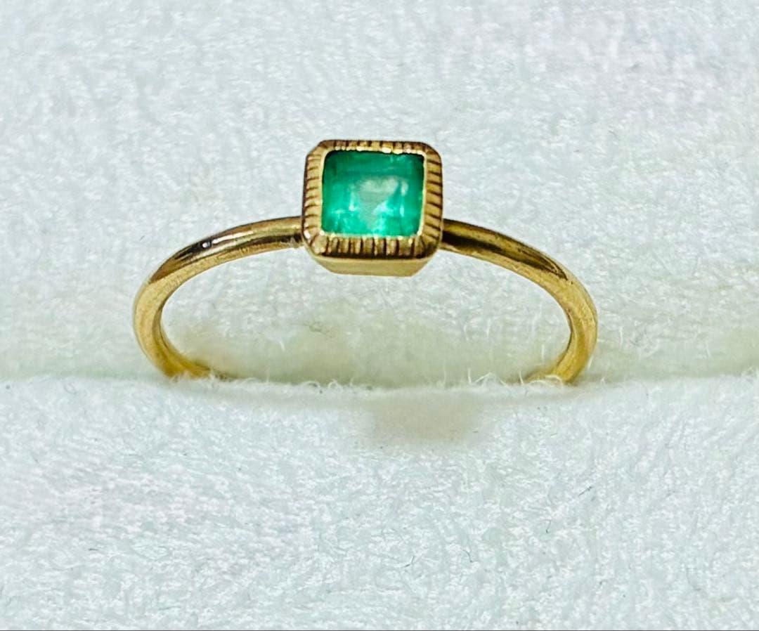 お値下げ⭐︎Hariqua k18 天然エメラルド リング