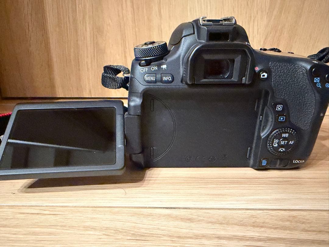 Canon EOS 8000D デジタル一眼レフカメラ＋レンズ２本セット＋メモリ