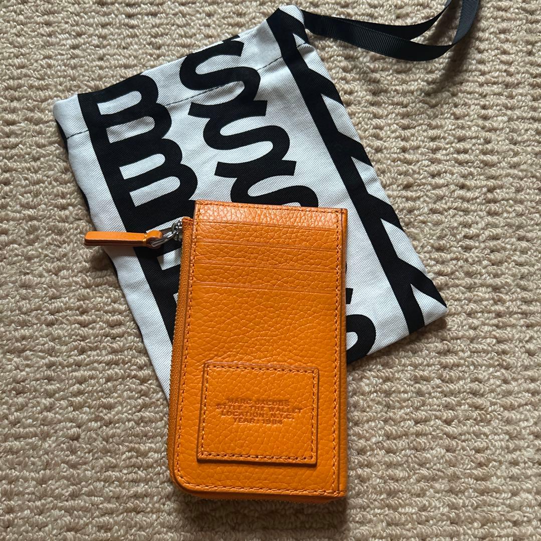 MARC JACOBS ザ レザー トップ ジップ マルチ ウォレット