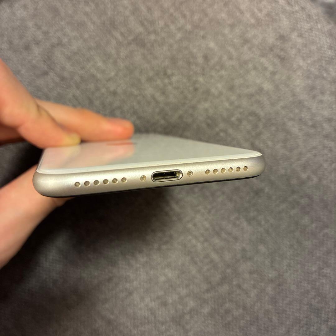 Apple iPhone SE (第3世代) ホワイト 本体