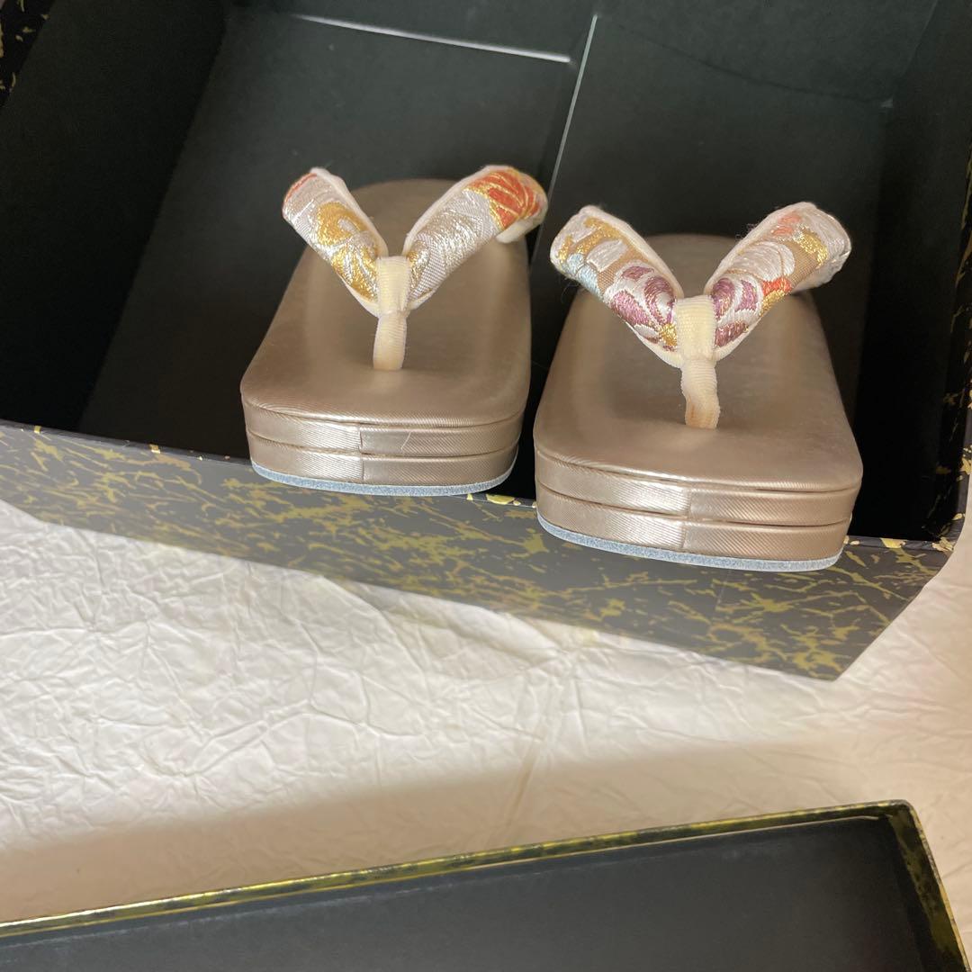 ぴよこ豆です。 バックと草履のセット　未使用品です。